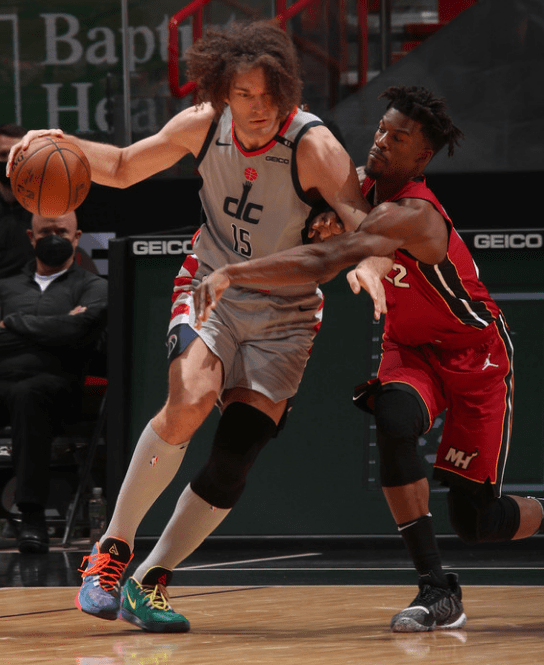 开云-爆冷引发热议！，巴特勒在巴塞罗那比赛中爆冷比赛高潮迭起